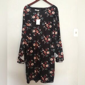 NWT Haute Bell Flare Sleeve Dress Black Floral